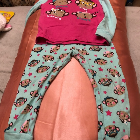 2 toddler clothes - Picture 3 of 8